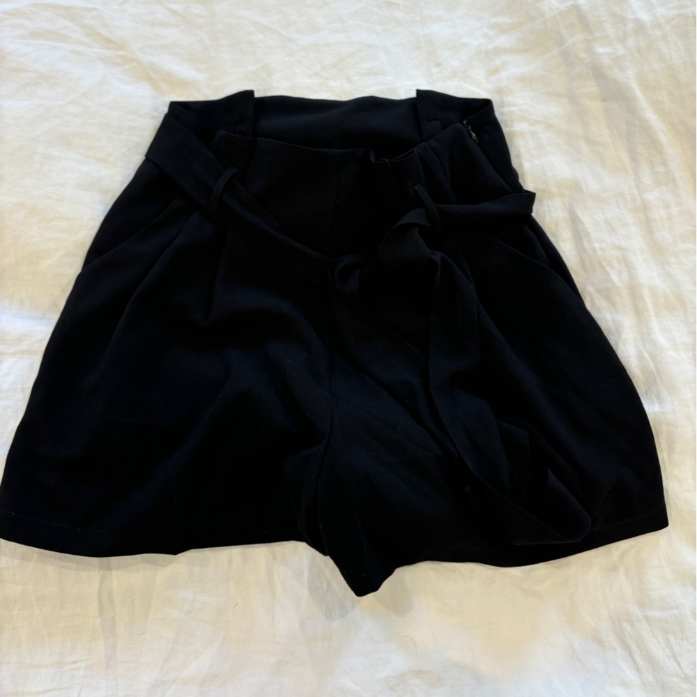 Lulu's Black Women's Paperbag Shorts